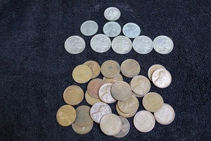 American Classics Coin Bag - 34 Coins: 5 Full Date Buffalo Nickels, 25 Unsear... - Picture 1 of 12