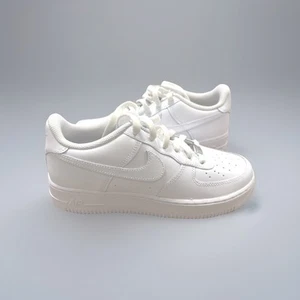 Talla 7Y (GS) - Nike Air Force 1 LE Low Triple Blanco - Imagen 1 de 6