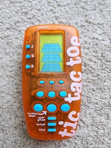 Tic Tac Toe Radica gioco elettronico portatile 1998 testato e funzionante vintage B10 - Foto 1 di 1