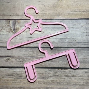 American Girl Doll Courtney Bedroom Accessory Pink Clothes Hangers Set Hanger - Picture 1 of 2