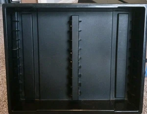 Scatola portaoggetti nastro VHS Alpha vintage contiene 20 videocassette film VHS NO COPERCHIO! - Foto 1 di 5