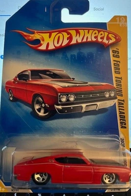 2008 Hot Wheels 2008 новые модели #19: красный '69 Ford Torino Talladega - красный - Изображение 1 из 3