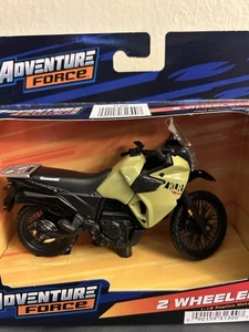 MAISTO 2023 ADVENTURE FORCE - 2 WHEELERS 1:18 KHAKI BLACK KAWASAKI KLR650 - Bild 1 von 3