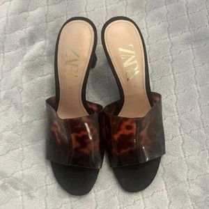 Zara Slip on Vinyl sandals Size 4 Great Condition - Picture 1 of 5