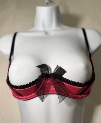 Sujetador de colección Y2K Frederick of Hollywood Demi satinado copa abierta PEEK A BOO talla M Foto 1 de 4