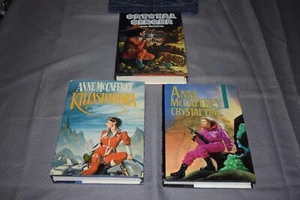 Crystal Singer series/set by Anne McCaffrey (BCE, hardcover, dust jackets, Line) - Foto 1 di 6