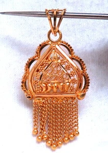 Vintage Tassel Medallion Tassel Iconic Emblem Pendant 22kt gold - Picture 1 of 3
