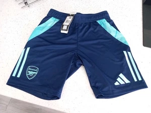Brandneu mit Etikett Arsenal Fußballverein Trainingsshorts Größe Herren Erwachsene Small und Reißverschlusstaschen - Bild 1 von 3