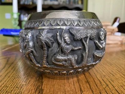 19th C 1800s Lucknow INDIO REPOUSSE PERSEGUIDO Plata CAZA CUENCO Mitología Buda Foto 1 de 4