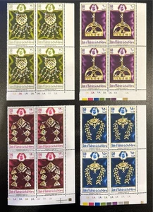 Bahrain MNH Block of 4 Set Stamp 1975 Jewelry Gold - Picture 1 of 1