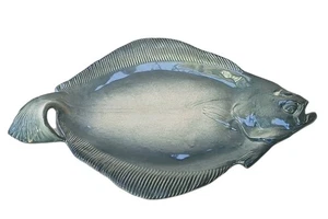 Keramik Flunder Fischform Platte Platte blau glänzend glasiert Oberfläche signiert 18" - Bild 1 von 10