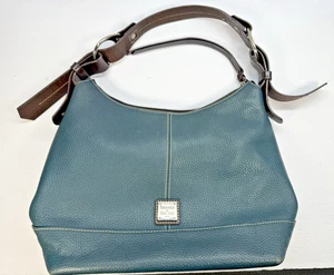 Dooney & Bourke Gracie Hobo-Handtasche aus genarbtem Leder dunkel türkis - Bild 1 von 14