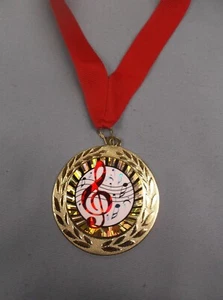 rote Musiknote Goldmedaille 2 3/4" Durchmesser Auszeichnung roter Halsvorhang - Bild 1 von 1