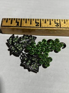 Vintage Brooch Pin Large 3” Flower Green Crystal Rhinestones - Picture 1 of 4