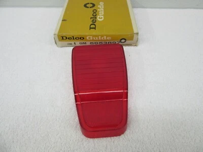 Lente de lámpara trasera Buick Invicta Wildcat 1963 GM 5953897 SAE STDB 63 dp como nuevo de lote Foto 1 de 4