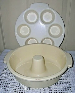 VINTAGE RUBBERMAID MICROWAVE COOKABLES 5512- 2 QT RING PAN & 5574- Muffin Pan - Picture 1 of 5
