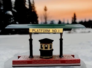 Dept 56 Heritage Village “Victoria Station Train Platform” 5575–1 Mint Boxed - Picture 1 of 8