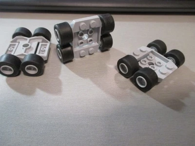 Lego; 3 x; Fahrgestell; Chassis; 24326; hell- grau; 3x4x2/3; 12 Breitreifen; (Y) - Bild 1 von 4