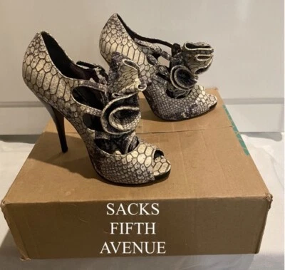 Tacones Sacks Fifth Avenue con estampado de serpiente talla 5,5 para mujer  Foto 1 de 4