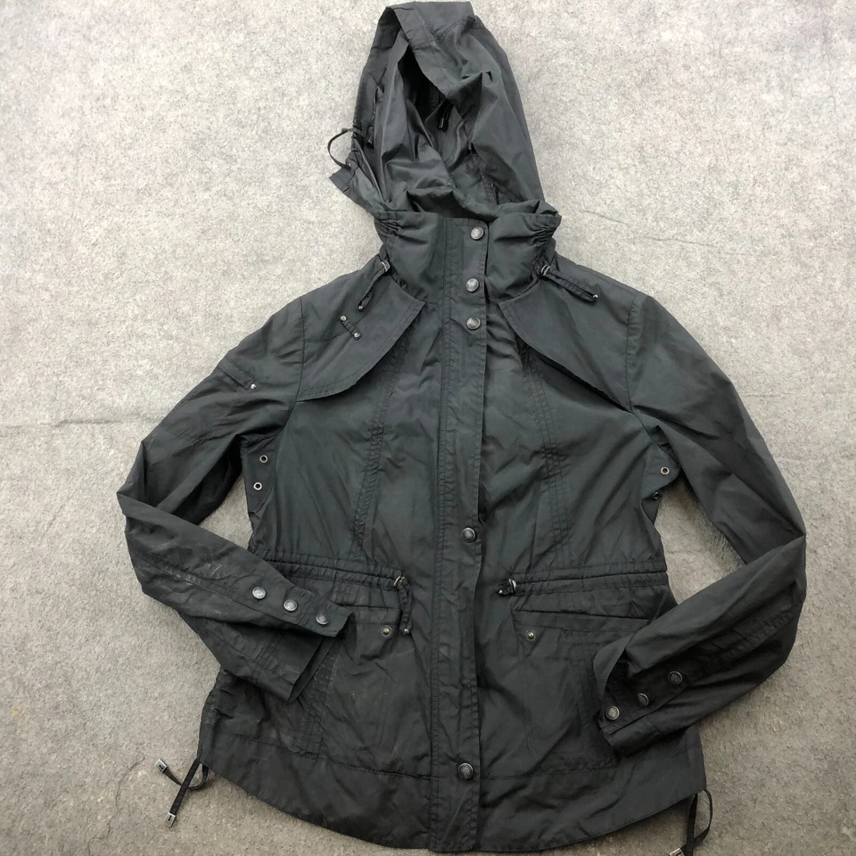 Chaqueta cortavientos informal utilitaria con capucha cremallera completa negra mediana Cole Haan para mujer* Foto 1 de 4