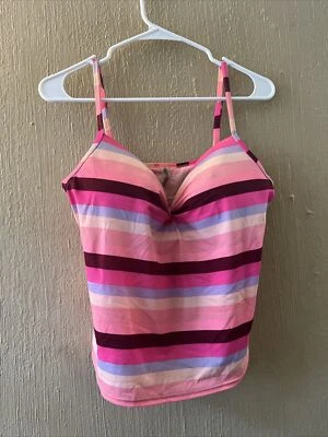 Camiseta de baño Tankini Victoria Secret rosa a rayas con aros talla 36D Foto 1 de 4