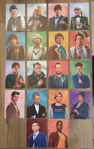 Doctor Who Alle Ärzte Postkarten Set (18) Brandneu  - Bild 1 von 1