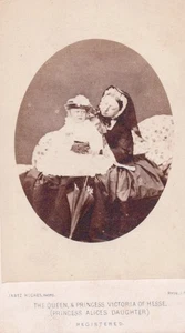 THE QUEEN WITH PRINCESS VICTORIA OF HESSE-  ROYALTY CARTE De VISTE CDV - Picture 1 of 2