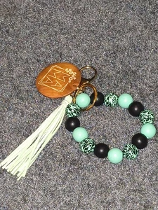 LLAVERO DE SILICONA CON CUENTAS PULSERA TURQUESA Y NEGRO ANIMAL PRINT ENCANTO MAMÁ  - Imagen 1 de 3