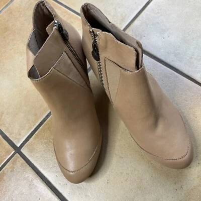 MAX STUDIO BACH TAN Cuero Y2K 90’S Único Tacón Botines EE. UU. 8,5 USADO EN EXCELENTE ESTADO Foto 1 de 4