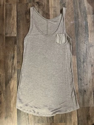 Camiseta sin mangas New York & Company color tostado/beige bolsillo frontal tejido ribete para mujer talla S Foto 1 de 3