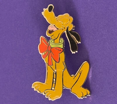 Prendedor de Navidad vintage Disney PLUTO con lazo rojo 2002 diseño diario de riñón Foto 1 de 2