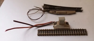 modellismo ferroviario scala N Scambio elettr. dx+ 1 contatto con cabina - Immagine 1 di 2