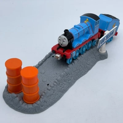 Thomas & Friends Gordon Takes a Tumble Train Diecast Deluxe Juego Escena Set Foto 1 de 4