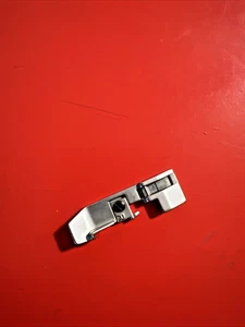 Pfaff Serger 788, 794, 796 Rollsaumfuß Original-Zubehör-Hersteller # 330566 (R) - Bild 1 von 4