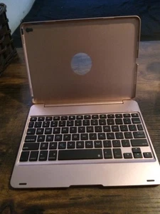 Apple ipad Stand/Holder With Funtioning Keyboard - Picture 1 of 4