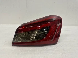 Maserati Ghibli M157 Genuine Tail Light Right 06701071480 - Picture 1 of 10