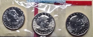 1980 P D S Susan B Anthony Brilliant Uncirculated Dollar 3 Coin Set, Mint Cello - Picture 1 of 2