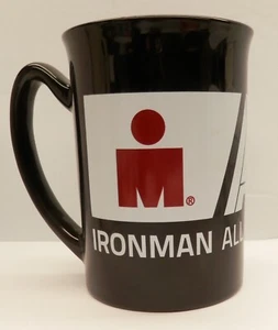 Taza de café grande Ironman All World Athelete negra de Liquid Logic - Imagen 1 de 5
