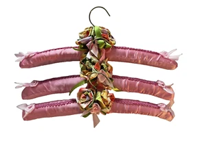 Set 3 Vintage Satin Padded Hangers Pink Handmade Ribbon Roses 15" Wide Wedding - Picture 1 of 7