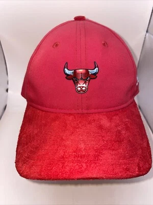 CHICAGO BULLS New Era 9Twenty Gorra Gamuza Ala Metálica Logo Raro Nuevo Foto 1 de 4