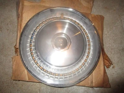 Tapacubos Lincoln Continental Town Car Nuevo de Lote Antiguo con Emblema NOS Años 70 Años 80 NOS Foto 1 de 4