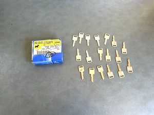 GM OEM NOS 1154606 Key Blanks 18x 1992-1994 Chevrolet C1500 - Foto 1 di 2