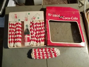 Vajilla de bar Hi-Jacs para botellas de Coca-Cola roja y blanca Koozies década de 1950 con caja - Imagen 1 de 2