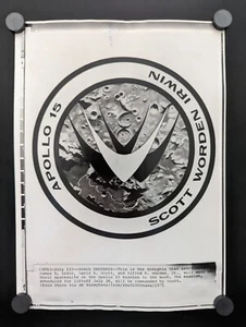 Apolo 15 1971 NASA Scott, Warden, Irwin traje espacial insignia foto de prensa 8 x 11 - Imagen 1 de 2