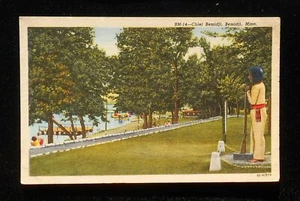 1940er Häuptling Bemidji Indianer Statue Gewehr Bemidji MN Beltrami Co Postkarte - Bild 1 von 1
