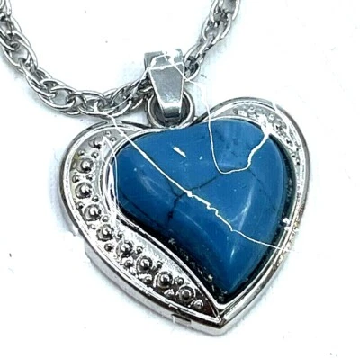 Collar Colgante Corazón Turquesa Bisutería Terciopelo Rojo Genuino 16 X 16 MM Tono Plateado Foto 1 de 4