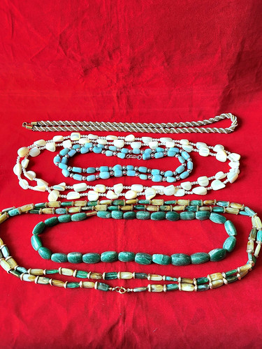 VETEMENTS Lotto 6 collane moda donna con perline con varie pietre e lunghezze vedi desc.