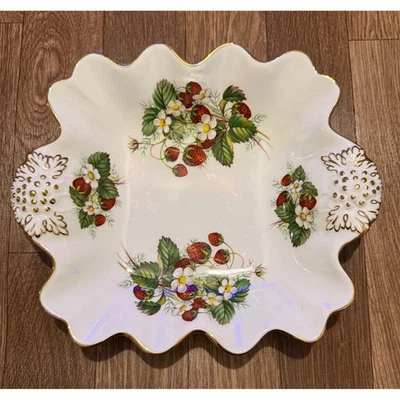 Spode Strawberry Dish Trinket Plate Scalloped Gold Accent Vintage 10 Inch - Image 1 of 4