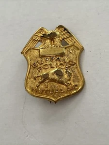 VINTAGE BUFALO POLIZIA DIPARTIMENTO MUTUO SOCCORSO PICCOLO DISTINTIVO NEW YORK CITY - Foto 1 di 4