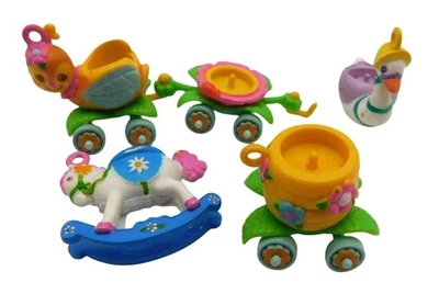 Lote De Juguetes De Plástico Hasbro Años 80 Charmkins Tren Mecedor Caballo LEER Foto 1 de 3